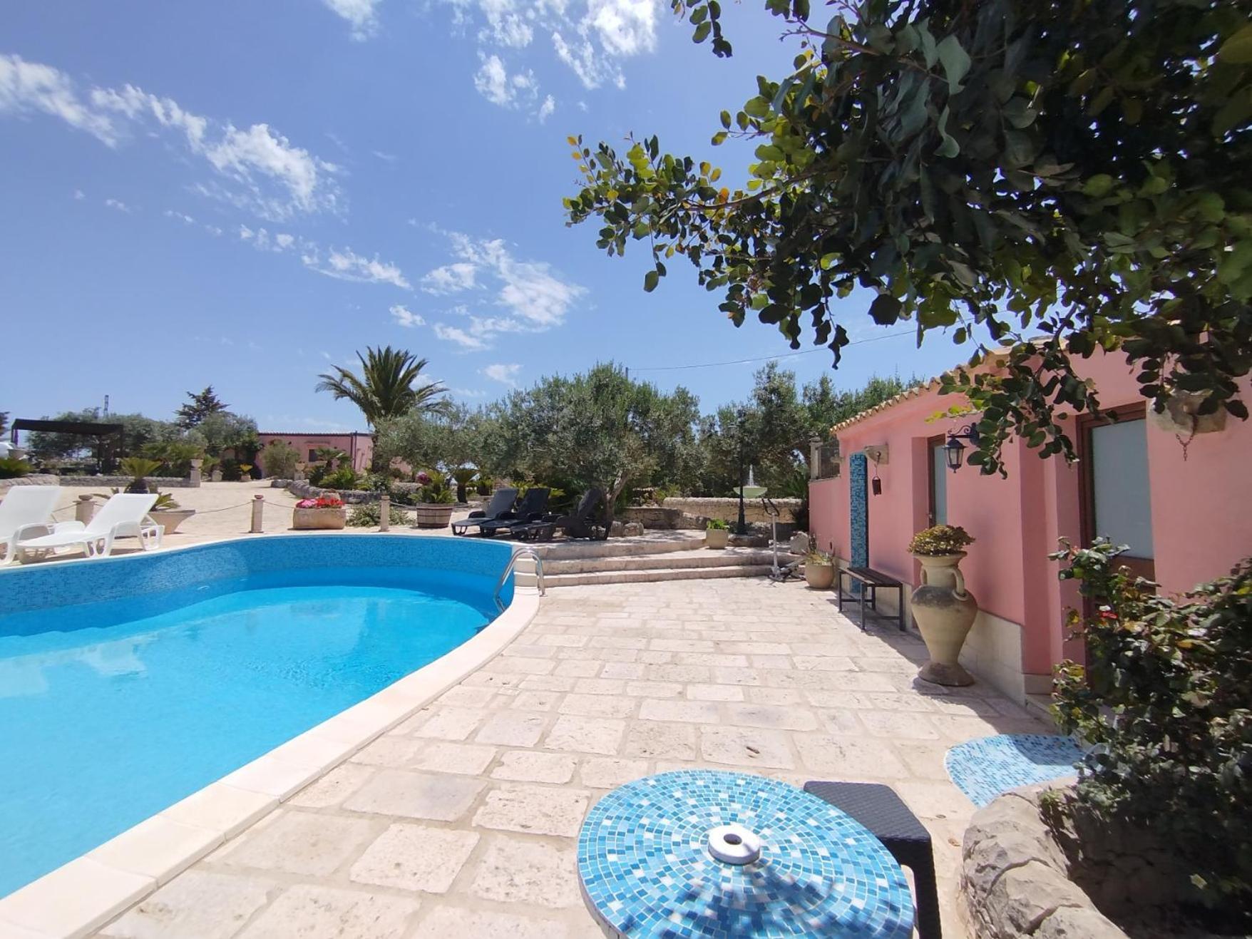 Dependance In Villa Con Piscina Ragusa Eksteriør bilde